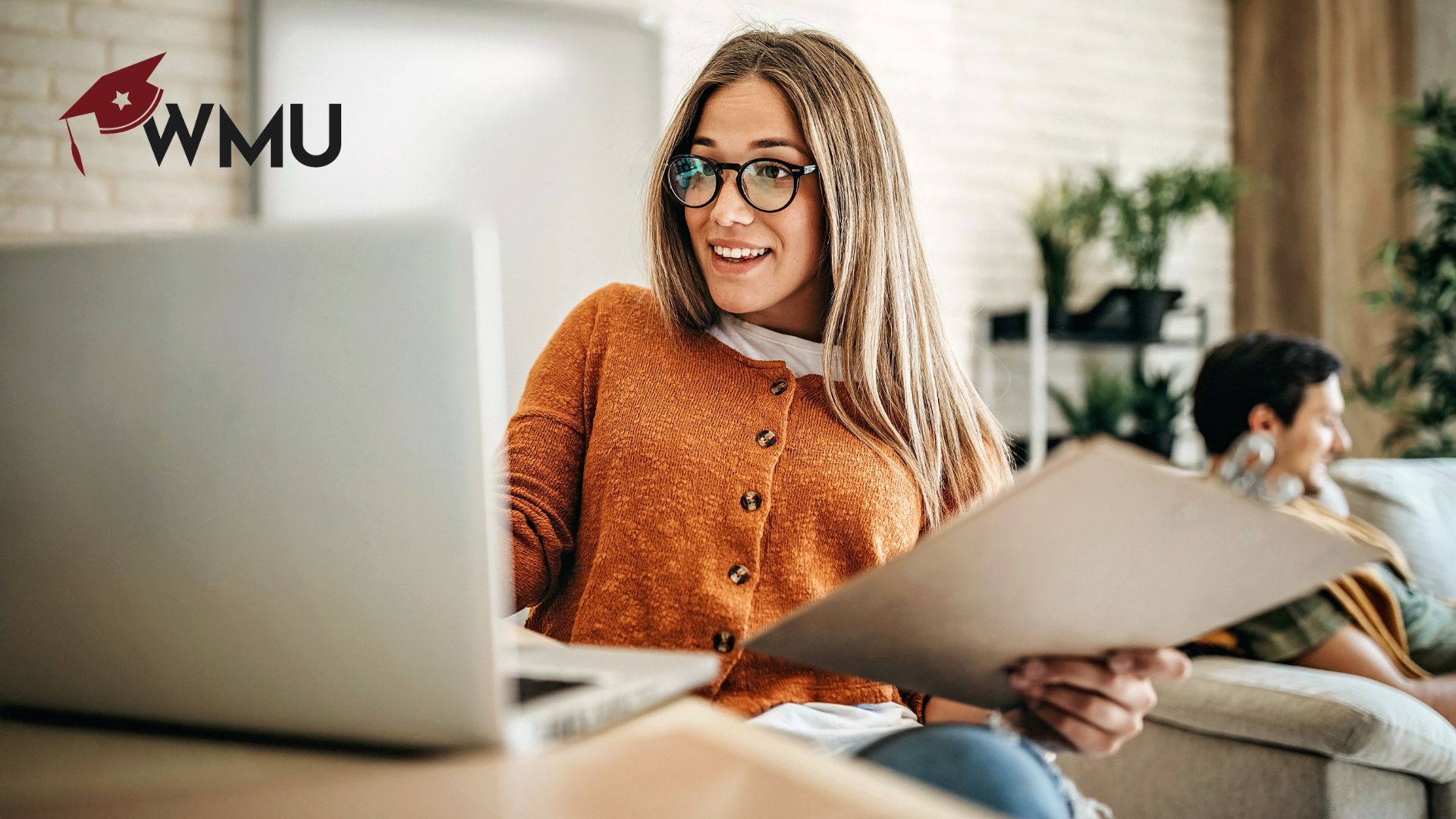 What’s the Difference Between On-Demand vs. Live Digital Marketing Training Programs